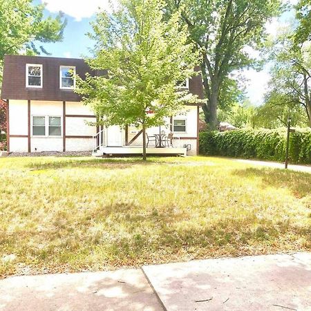 Two Bedroom Gem By Lake Nokomis ミネアポリス エクステリア 写真